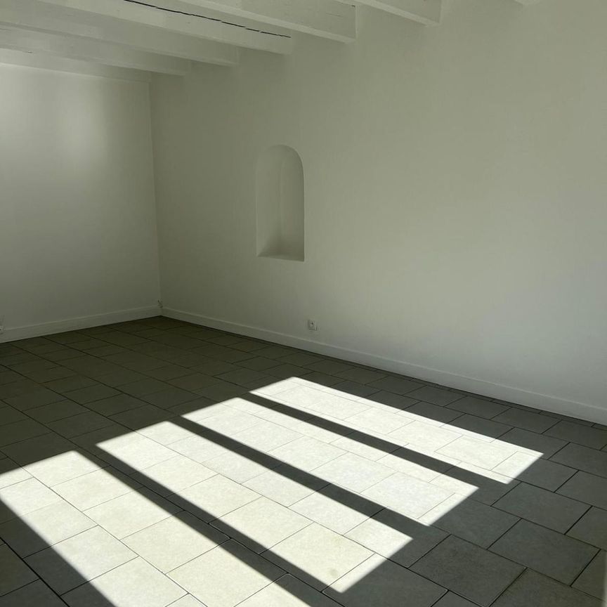 MAISON DE BOURG ENTIEREMENT RENOVEE AVEC GARAGE + JARDIN INDEPENDANT - Photo 1