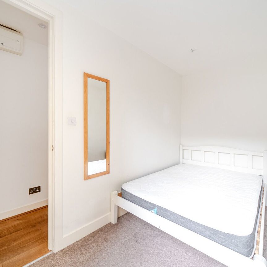 Shelgate Road, London, SW11 - Photo 1