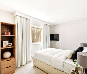 A beautifully presented 3 bedroom apartment on the third floor of this portered and well managed block in central London. - Photo 1