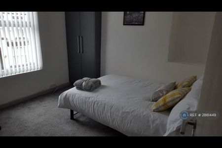 1 bedroom in a house share to rent - Photo 4