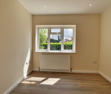 4 bedroom semi-detached house to rent - Photo 4