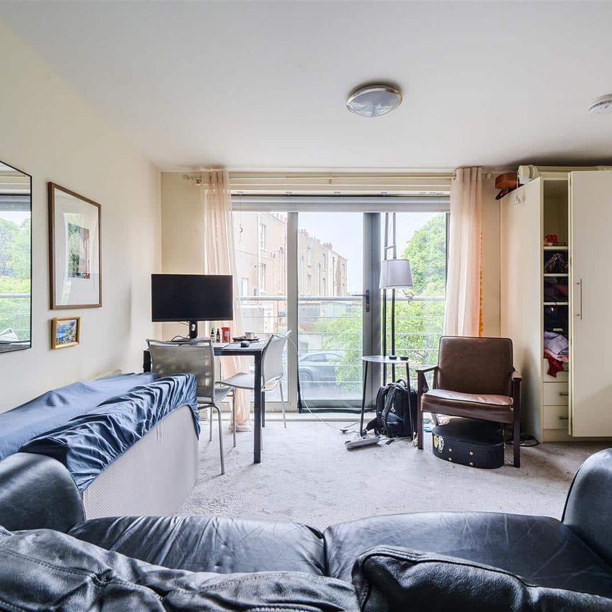 Cotham Lawn Road, Bristol - Photo 1