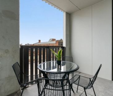 Modern City Living in the Heart of Melbourne - Photo 1