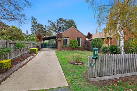 Convenient & Comfortable Living – Walk to the Train Station! - Photo 4
