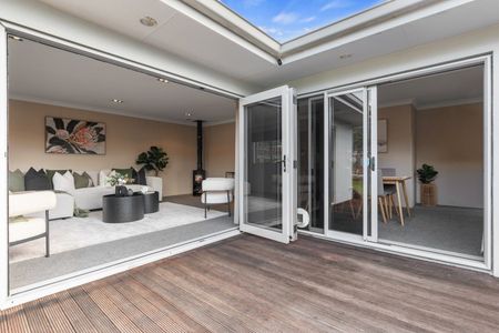 Spacious Four-Bedroom Family Home in Otumoetai - Otumoetai - Photo 5