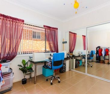 Four Bedroom Modern Home - Photo 5