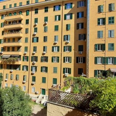 San Giovanni-Porta Metronia: Newly renovated 2 Bedroom flat with balcony overlooking quiet Piazza. Entrance, living room, 2 Bedrooms, kitchen, bath. Sunny, quiet, balconies, situated in pleasant piazza near park, open market, services and center. Ref 931 - Photo 1