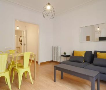 Modern room for rent in 6-bedroom apartment in Sarrià-Sant Gervasi - Photo 5