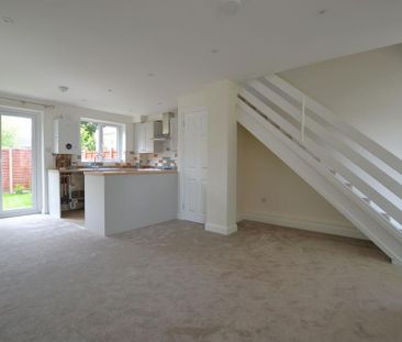 2 bedroom semi-detached house to rent - Photo 5