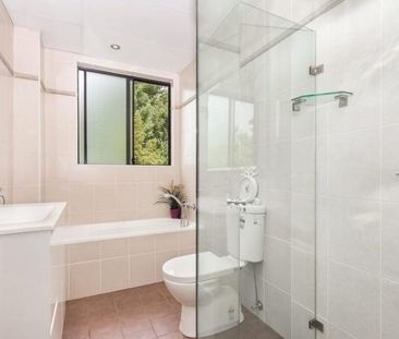 Convenient & Quietly Setback 3-Bedroom Townhouse - Photo 4