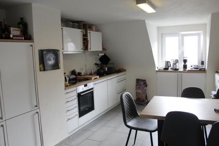 Dachgeschosswohnung mit Einbauküche im Zentrum von WerlE - Photo 3