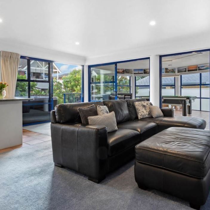 Live directly opposite the beautiful Orewa Beach! - Photo 1