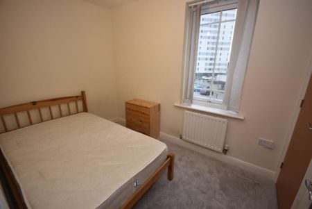 4 bedroom townhouse to rent - Photo 2