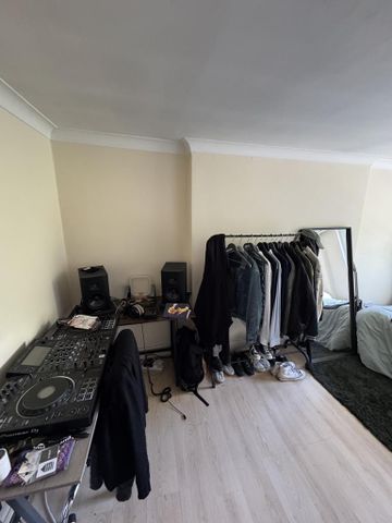 4 bedroom flat to rent - Photo 4