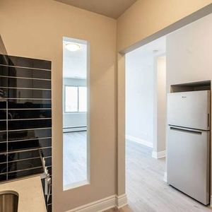 1 Bed 1 bath apartment close to downtown - Photo 2