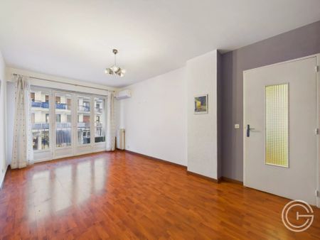 Location Appartement 2 pièces 48m² ST LAURENT DU VAR 06700 - Photo 4