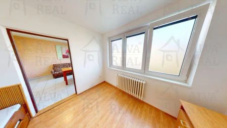 Dlouhodobý pronájem bytu v RD 2+1 CP 50,7 m, neprůchozí pokoje, šatna, prádelna. - Fotografie 2