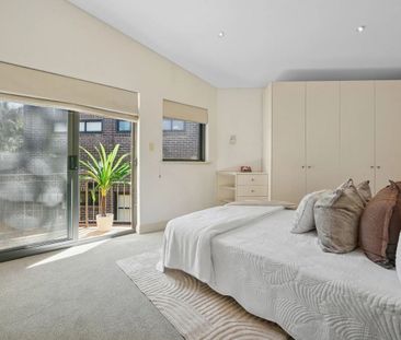 2/596 Old South Head Road, Rose Bay NSW 2029 - Townhouse For Rent |... - Photo 1