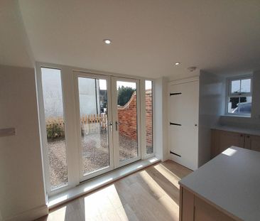 4 bedroom link detached house to rent - Photo 6