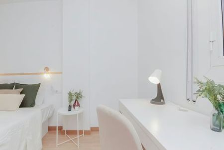 Plaça de Lesseps, Barcelona, Catalonia 08023 - Photo 5