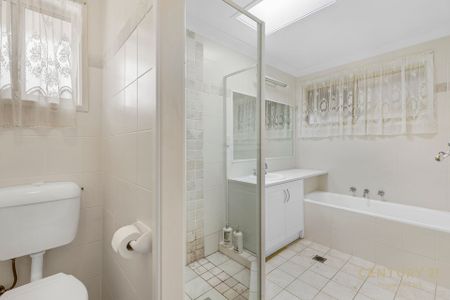 Spacious Family Home Packed with Features! - Photo 4