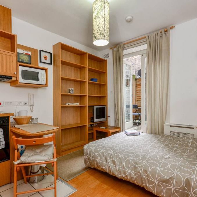 Flat 11 Fairholme Road, West Kensington W14 9JZ - Photo 1