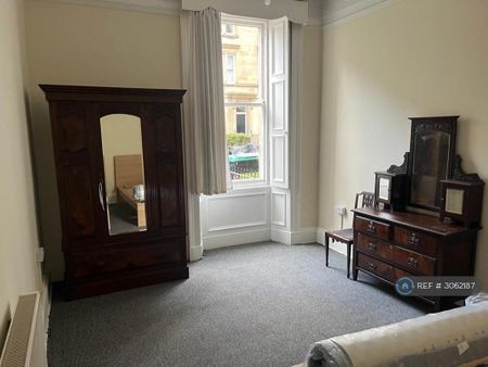 3 bedroom flat to rent - Photo 2