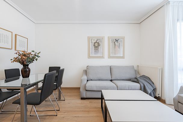 Apartamento de alquiler amueblado y sin comisiones en Azca, Madrid - Foto 1