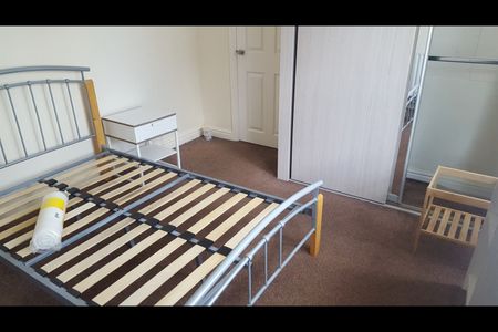 5 Bed Detached House, Highfield Lane, SO17 - Photo 3