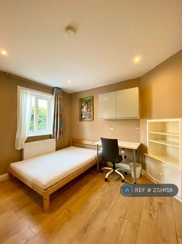 5 bedroom semi-detached house to rent - Photo 3