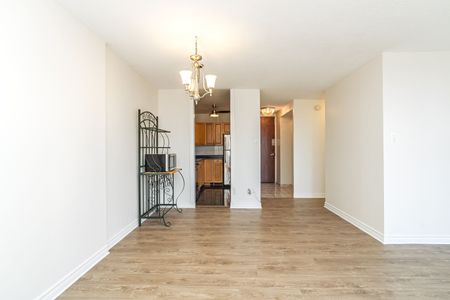 For Lease - 2000 Jasmine Crescent Unit# 415, Beacon Hill North - South and Area, Ontario - Photo 2