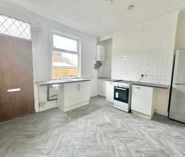 4 bedroom terraced house to rent - Photo 6