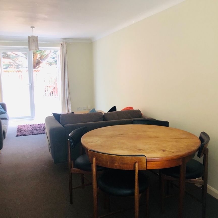 4 Bed End Terrace, Berkeley Close, SO15 - Photo 1