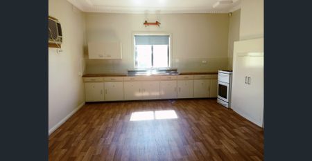 Charming 2-Bedroom House in Horsley Park - Photo 5