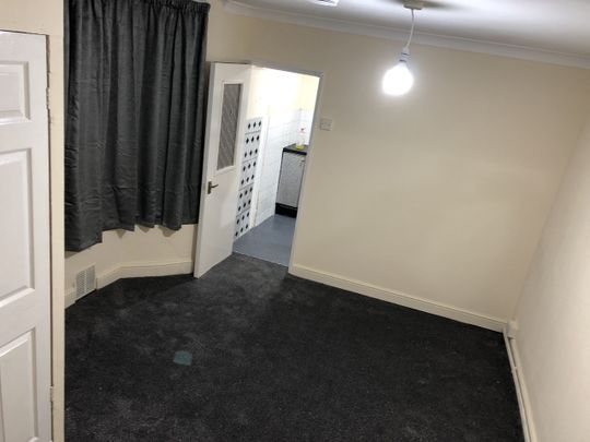 2 Bed Flat, Manor Park, E12 - Photo 1