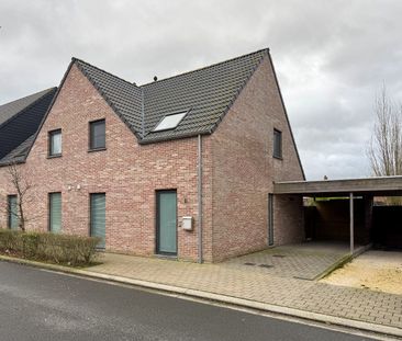 Halfopen woning met 3 slaapkamers, carport en tuin. - Photo 6