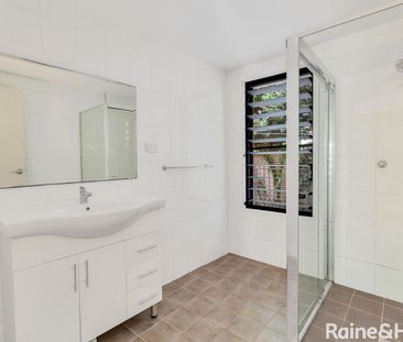 Conveniently Located Apartment - Photo 3