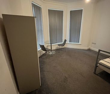 Studio Flat, Wood Road, M16 - Photo 1