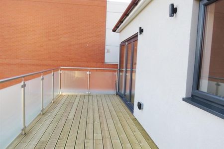 Commercial Road - Photo 3