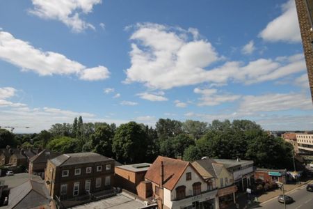 Flat 21 Epsom House, 2 Fairfield Avenue, Staines-Upon-Thames,TW18 - Photo 4