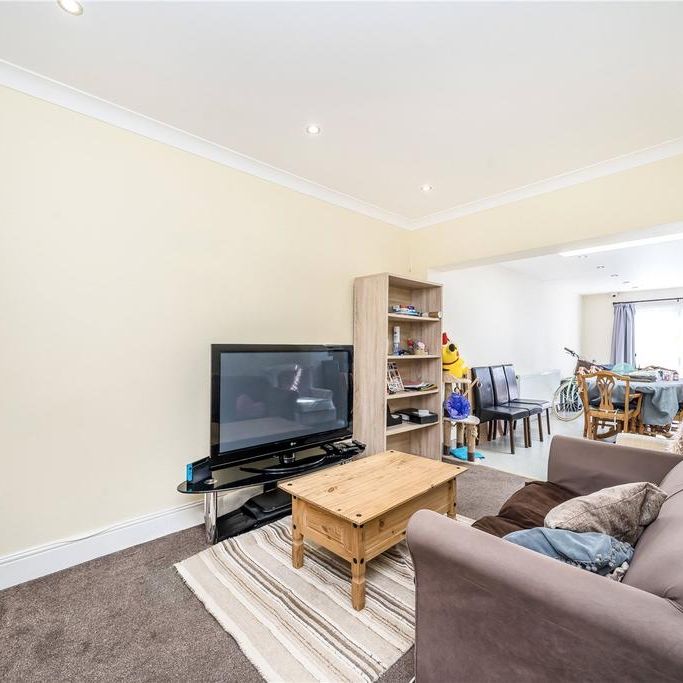 5 bedroom end of terrace house to rent - Photo 1