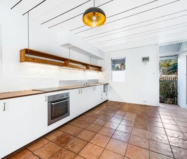 Conveniently located townhouse - Photo 3