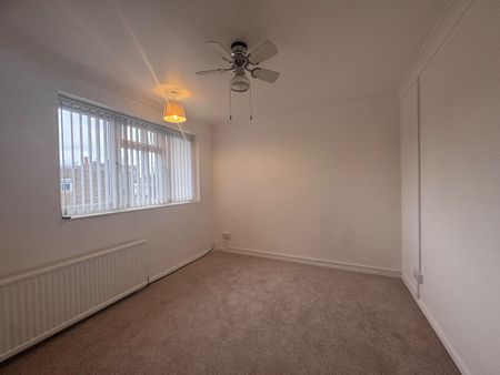 3 Bed Terraced House, Murray Square, E16 - Photo 4