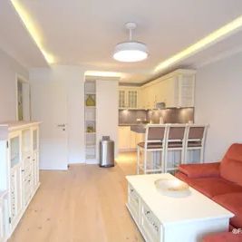 Furnished, modern 3-Room Apartment, with Loggia and Parking Space, on the 5th Floor, 75m² in 1050 Vienna! - Photo 2