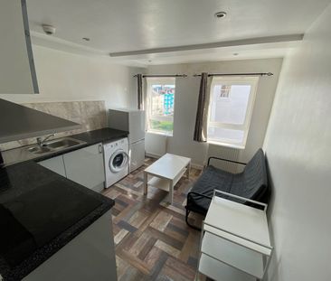 2 Bed Flat, St. James's Street, BN2 - Photo 6