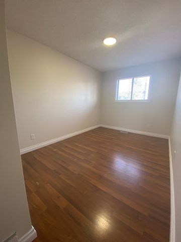 Spacious 5-Bedroom Home for Rent in Martindale - Photo 4