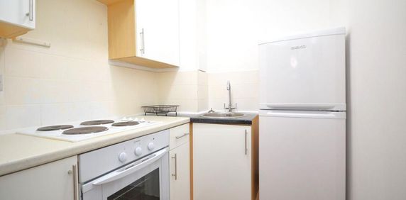 Studio to rent - Photo 2