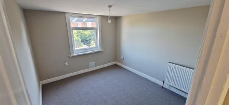 4 bedroom terraced house to rent - Photo 3