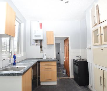 2 bed terraced house to rent in Hampton Road, Scarborough, YO12 - Photo 3