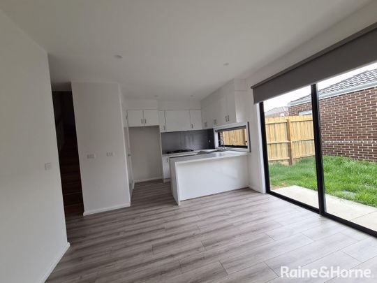 Modern Townhouse with central location - Photo 1